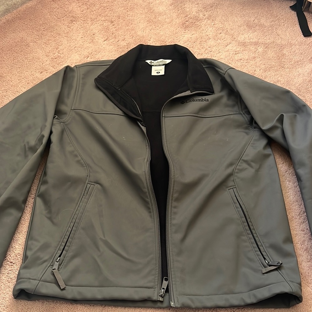 Medium men’s Columbia jacket
